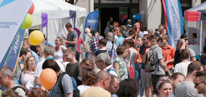 Ein Blick in die Menge an Besuchern auf dem ersten Jobwalk in Jena