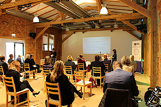 The participants of the annual meeting receive input from Claudia Heinrich.